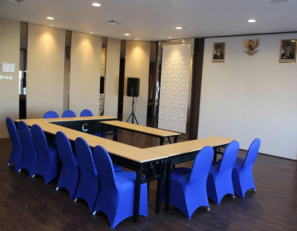 Bonnet Hotel Surabaya Exterior photo