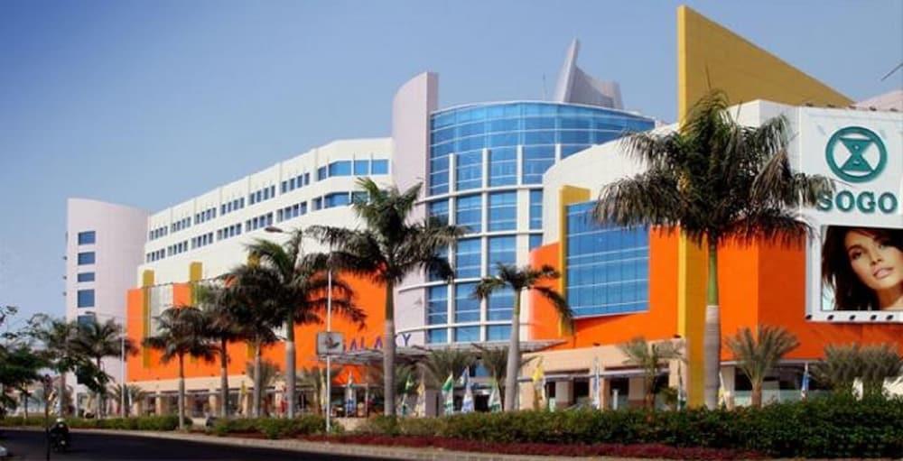 Bonnet Hotel Surabaya Exterior photo
