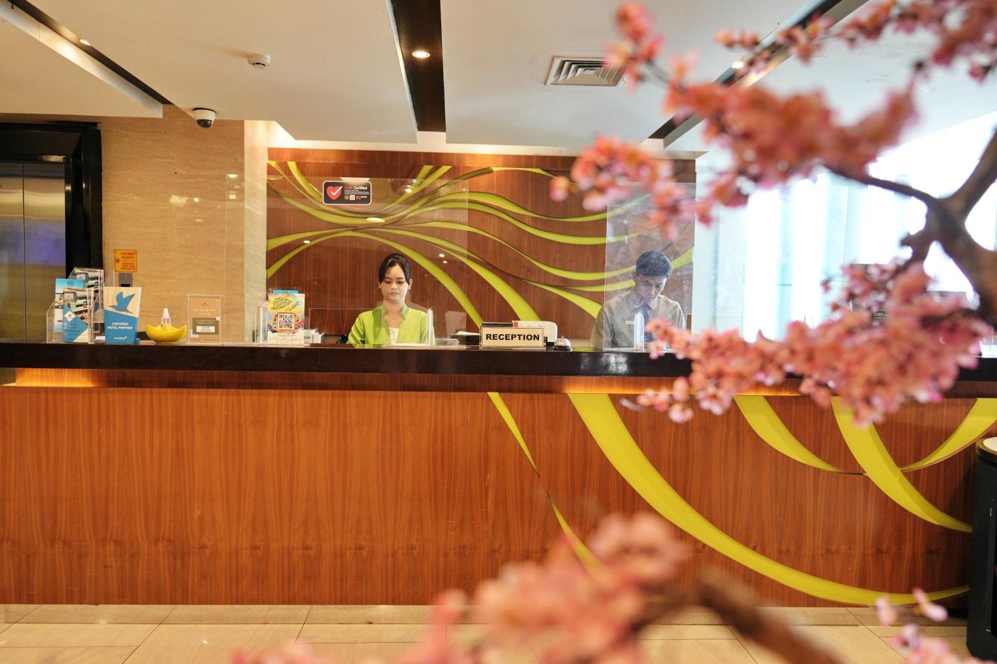 Bonnet Hotel Surabaya Exterior photo