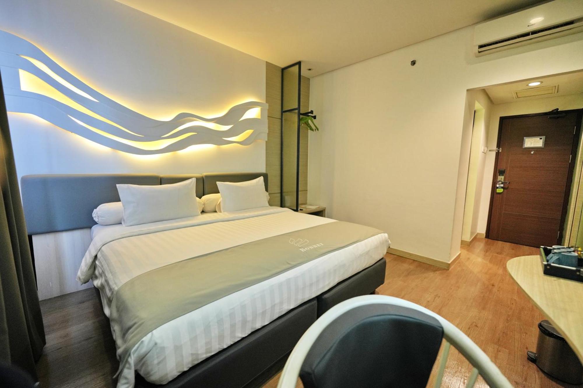 Bonnet Hotel Surabaya Exterior photo