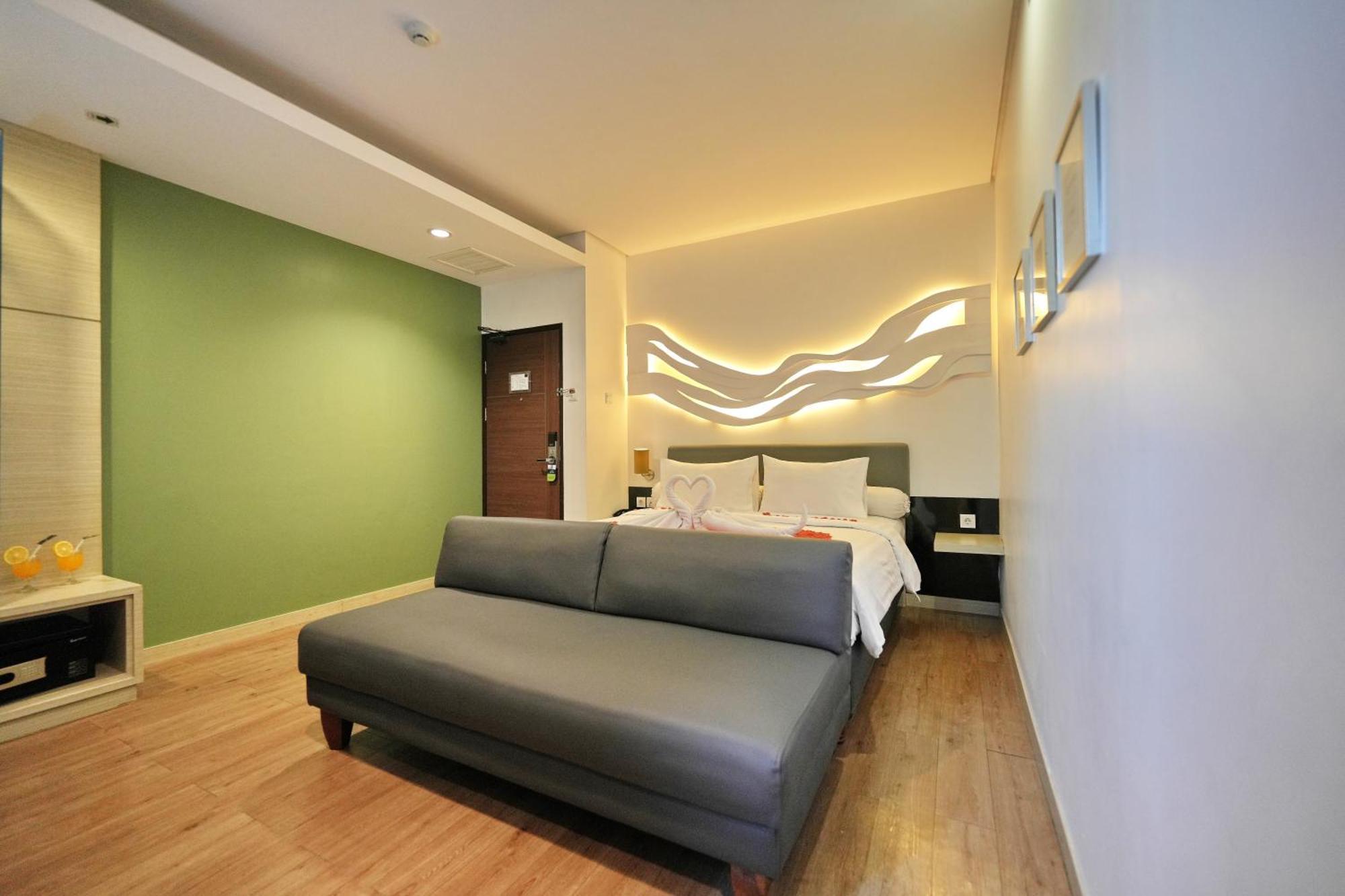 Bonnet Hotel Surabaya Exterior photo