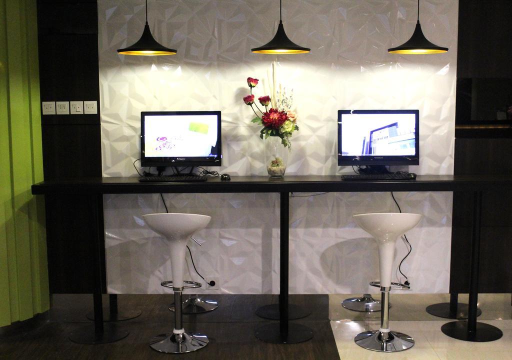 Bonnet Hotel Surabaya Exterior photo
