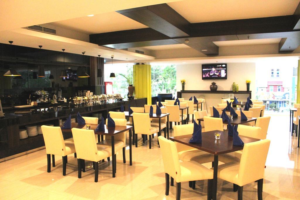 Bonnet Hotel Surabaya Exterior photo