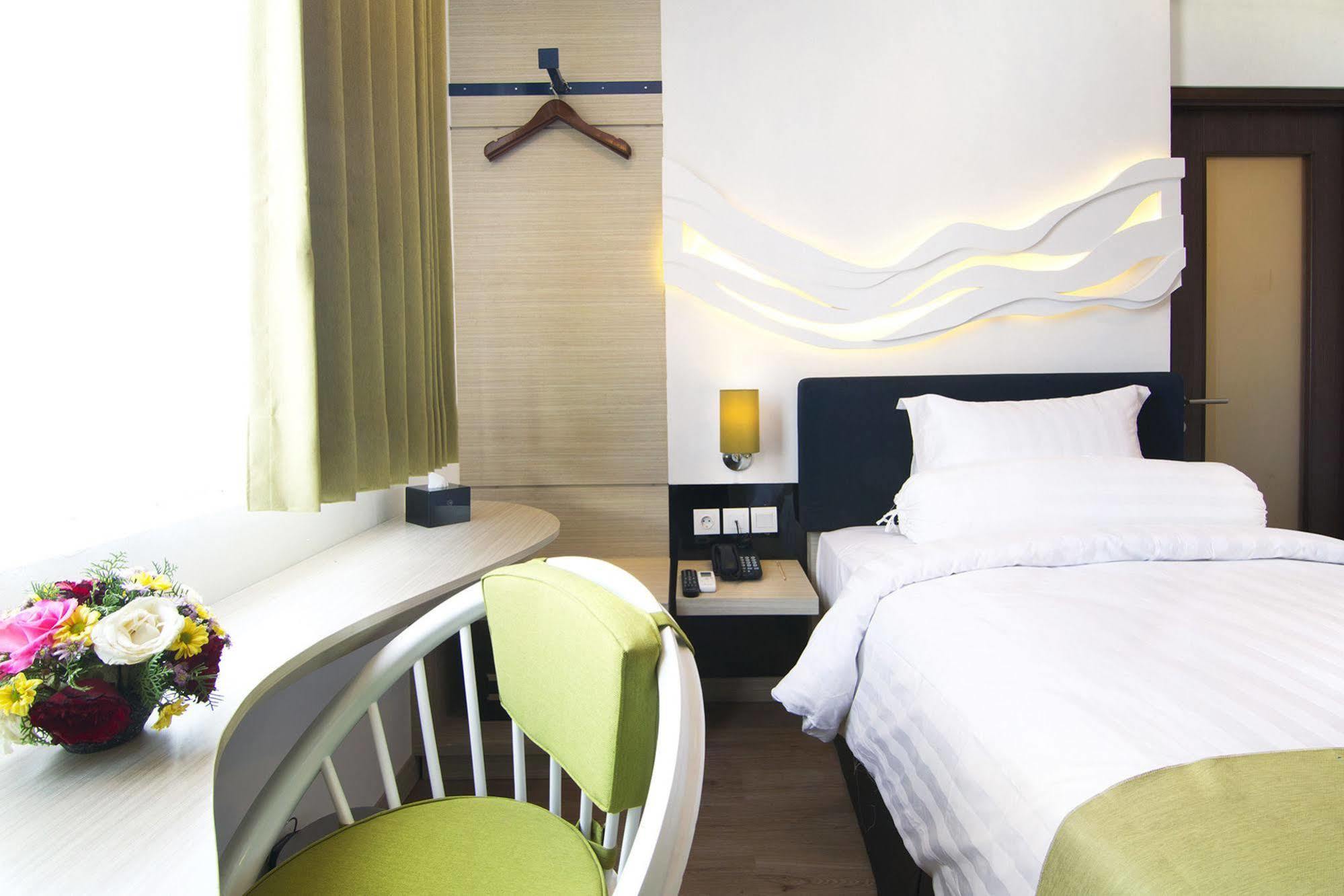 Bonnet Hotel Surabaya Exterior photo