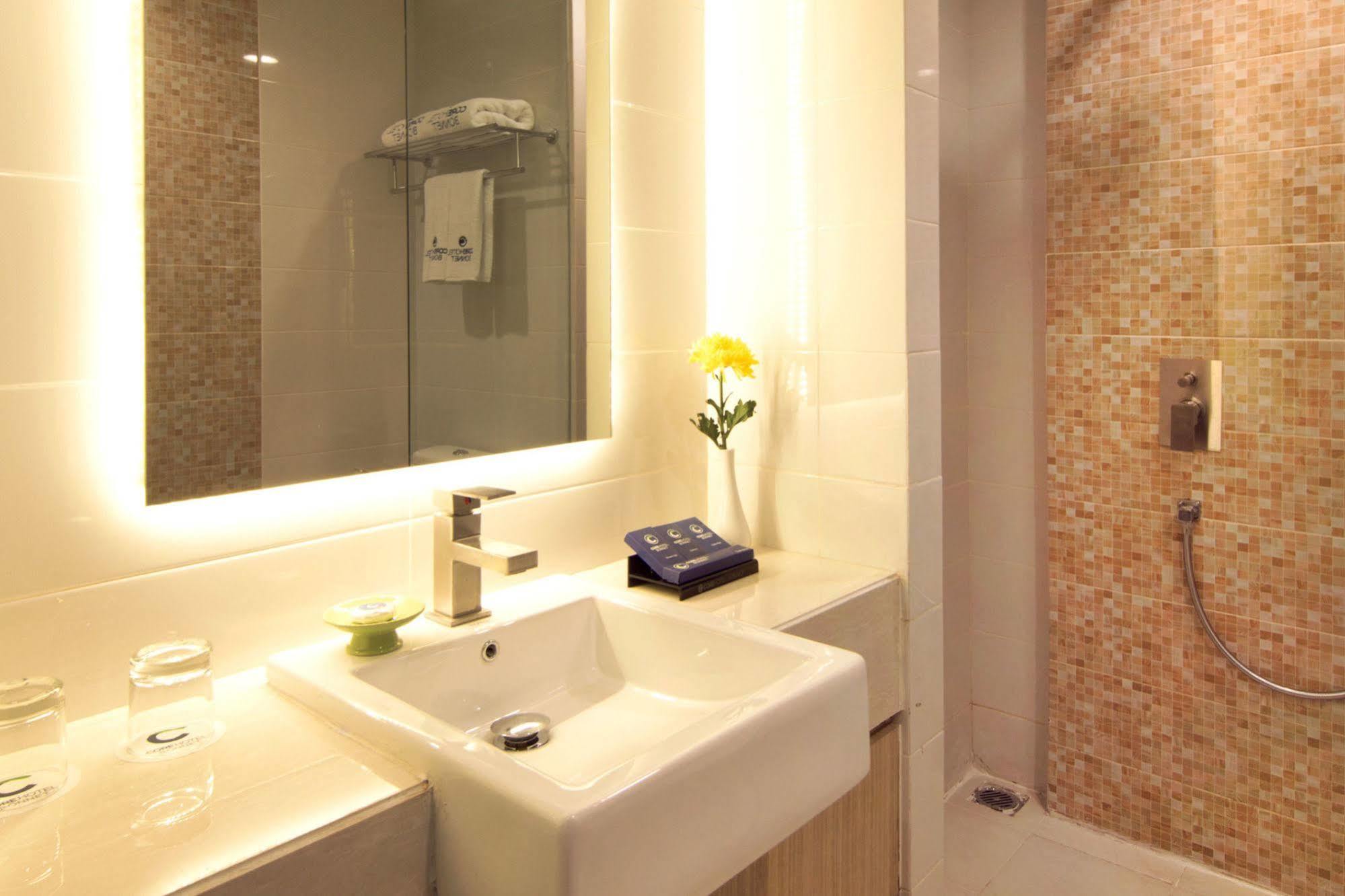 Bonnet Hotel Surabaya Exterior photo
