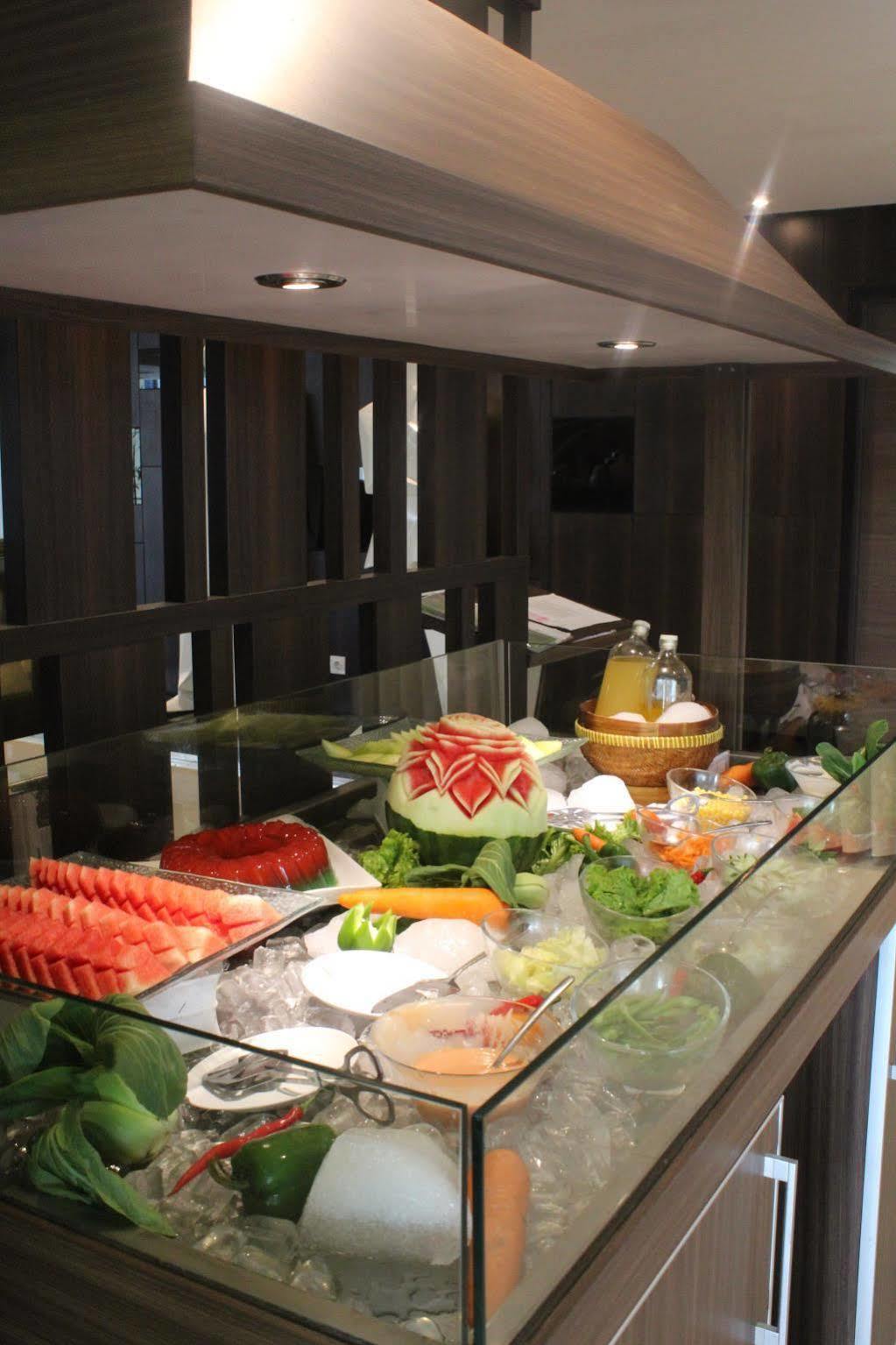 Bonnet Hotel Surabaya Exterior photo