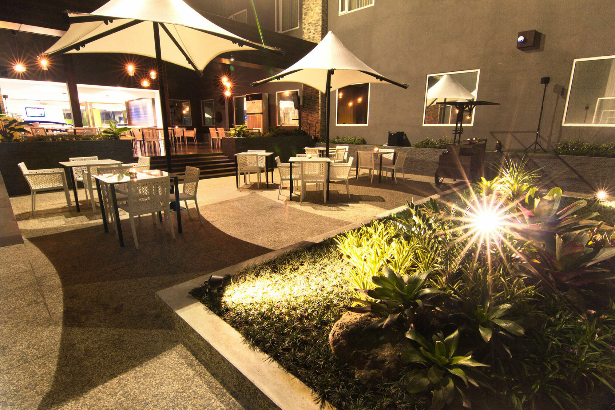 Bonnet Hotel Surabaya Exterior photo